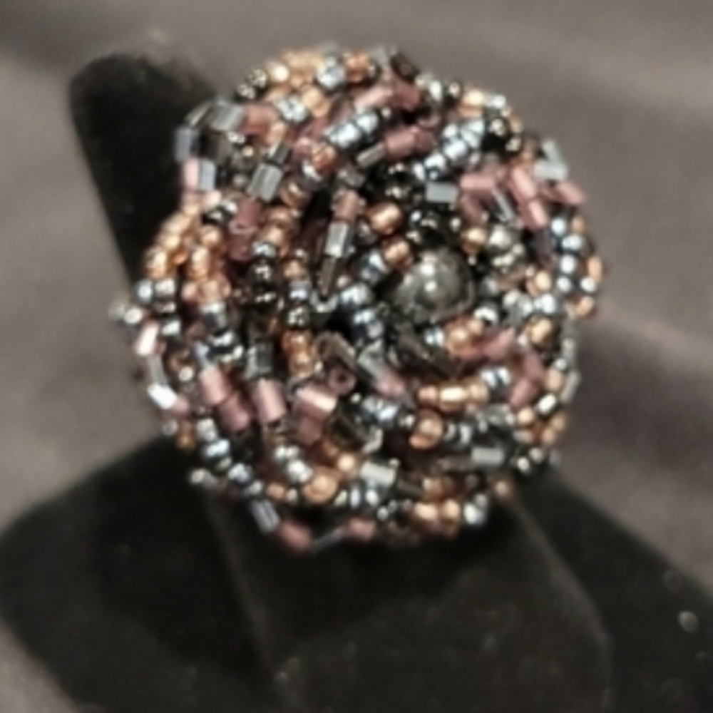 Stretchy beaded floral Rosette ring Black & purple